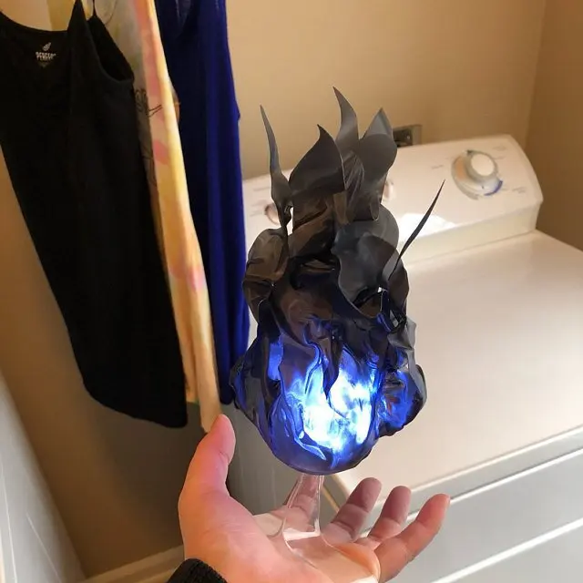新しいLED浮遊炎ボール、ハロウィーンの小道具、光る炎の演出 - Cosplay Fireball Prop のレビューと価格